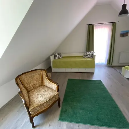 Huta-tura 42 Vendeghaz Lejlighed Háromhuta