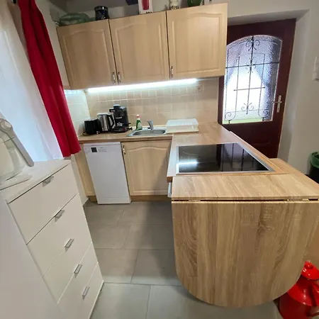 Huta-tura 42 Vendeghaz Lejlighed