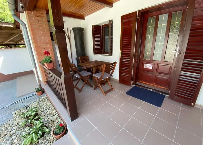 Huta-tura 42 Vendeghaz Apartmán